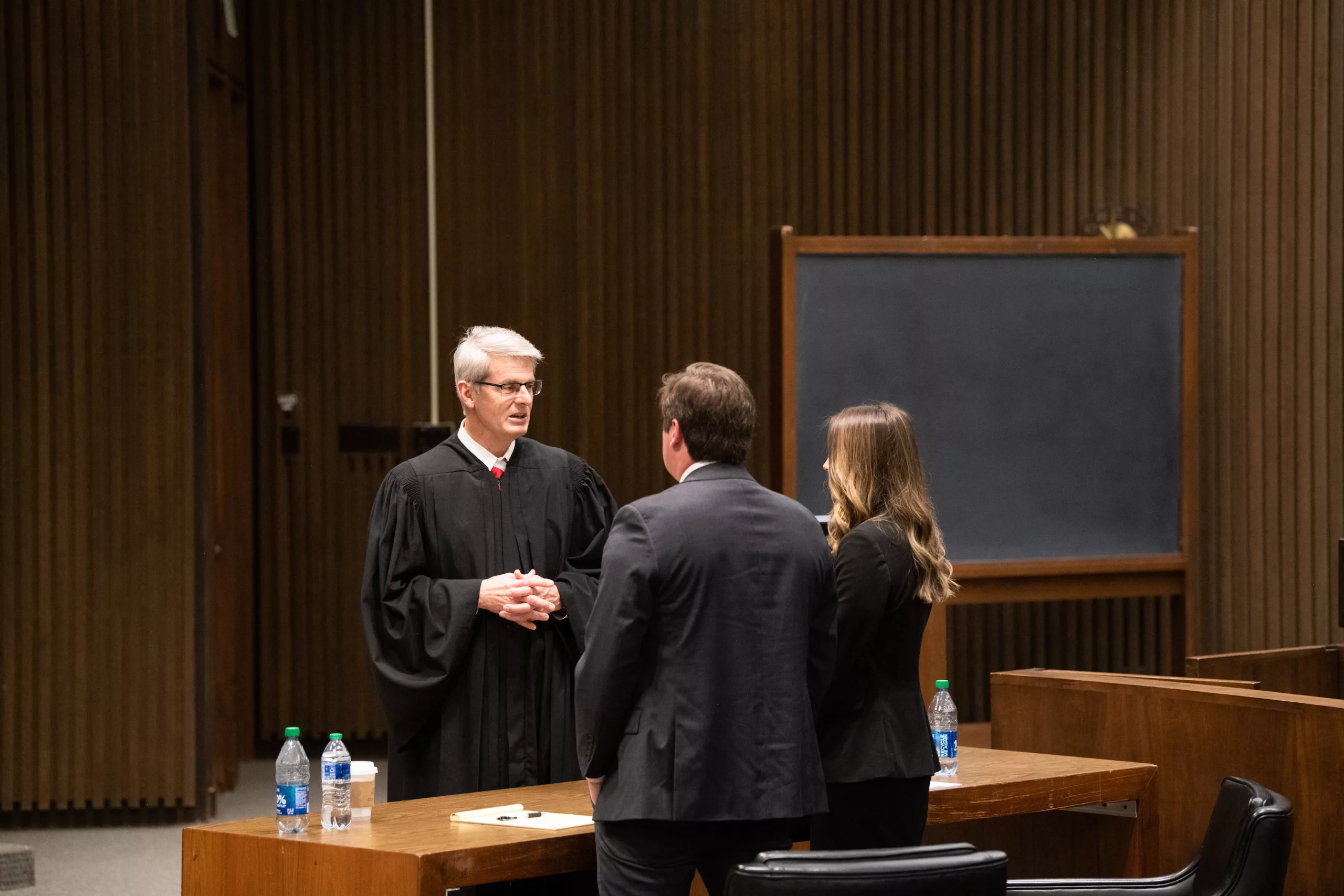 Alabama Supreme Court visits with Alabama Law Carol Andrews ABA National Moot Court Team.